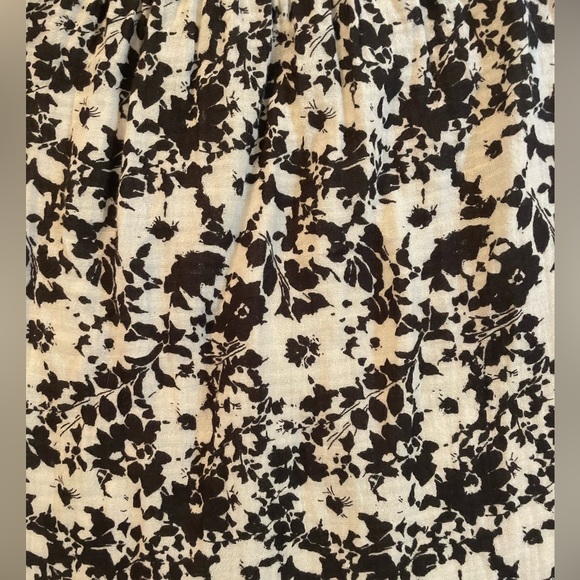 Rails Magnolia 🌺Cameo Print Black & White Button Flutter Sleeve Top in L - Picture 9 of 9